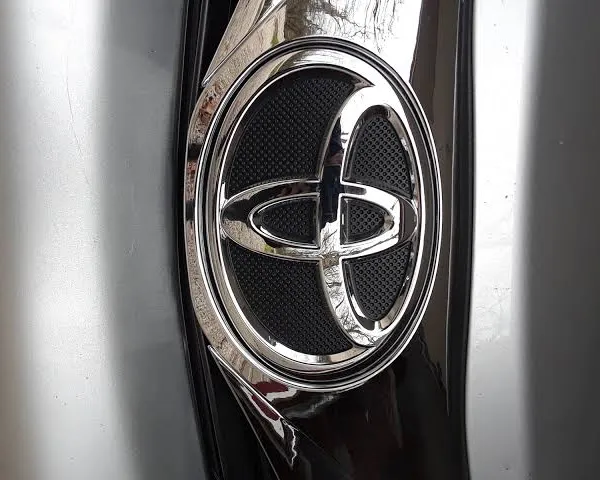 Front Grille Emblem for Toyota Camry (2007-2010) — view 3